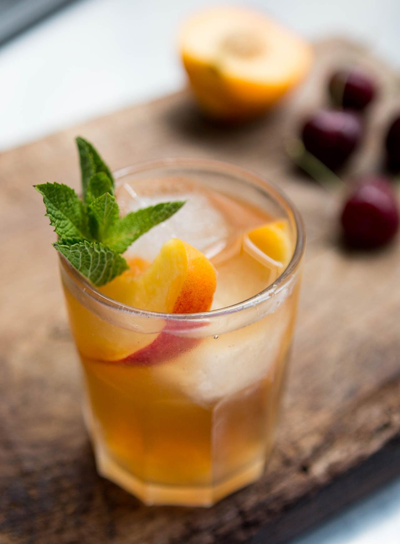  A combination of peach and orange for a delicious twist.