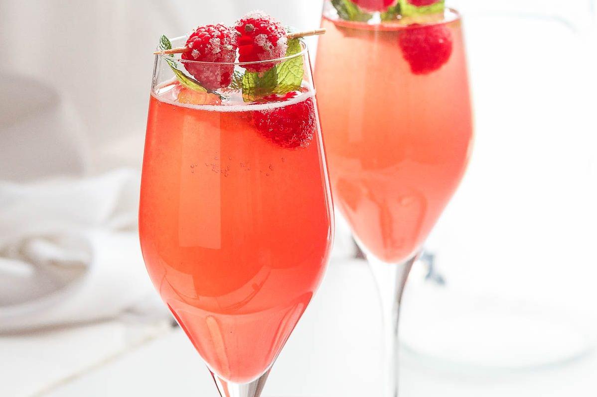  A delicious balance of fruity and bubbly, this cocktail is perfect for brunch or any special occasion.