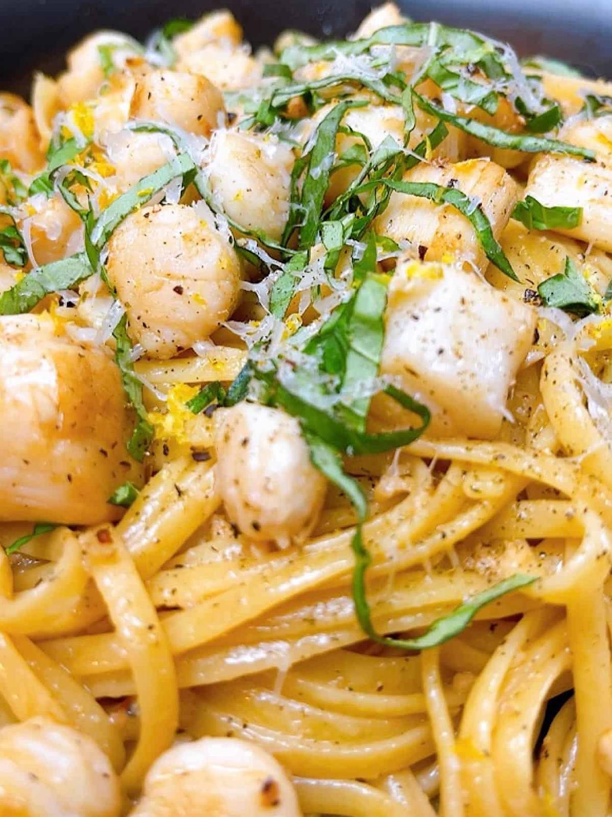  A dish that's both fancy and easy to make, scallops in wine is perfect for any occasion.