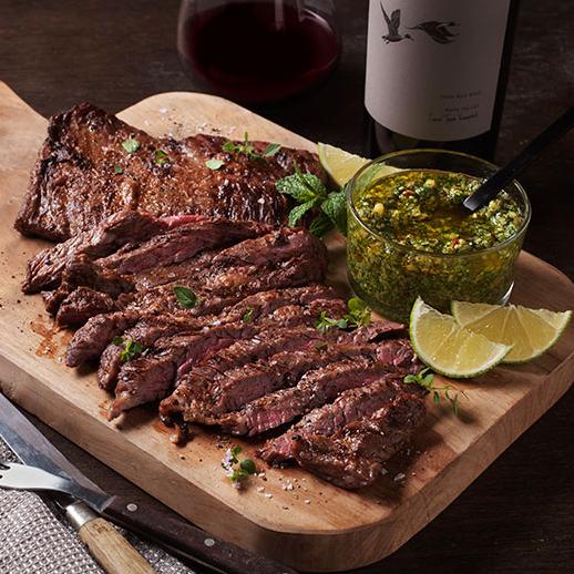  A feast for the eyes and the palate – this skirt steak with red wine sauce is a showstopper.