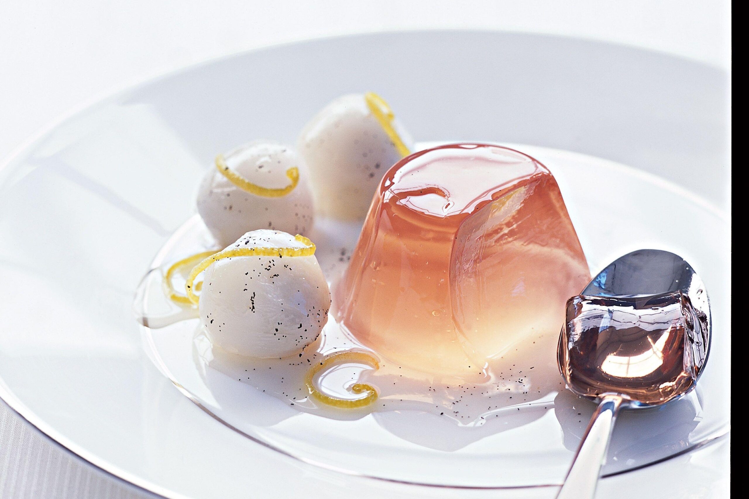  A glass of bubbly in the form of jelly? Don't mind if I do!