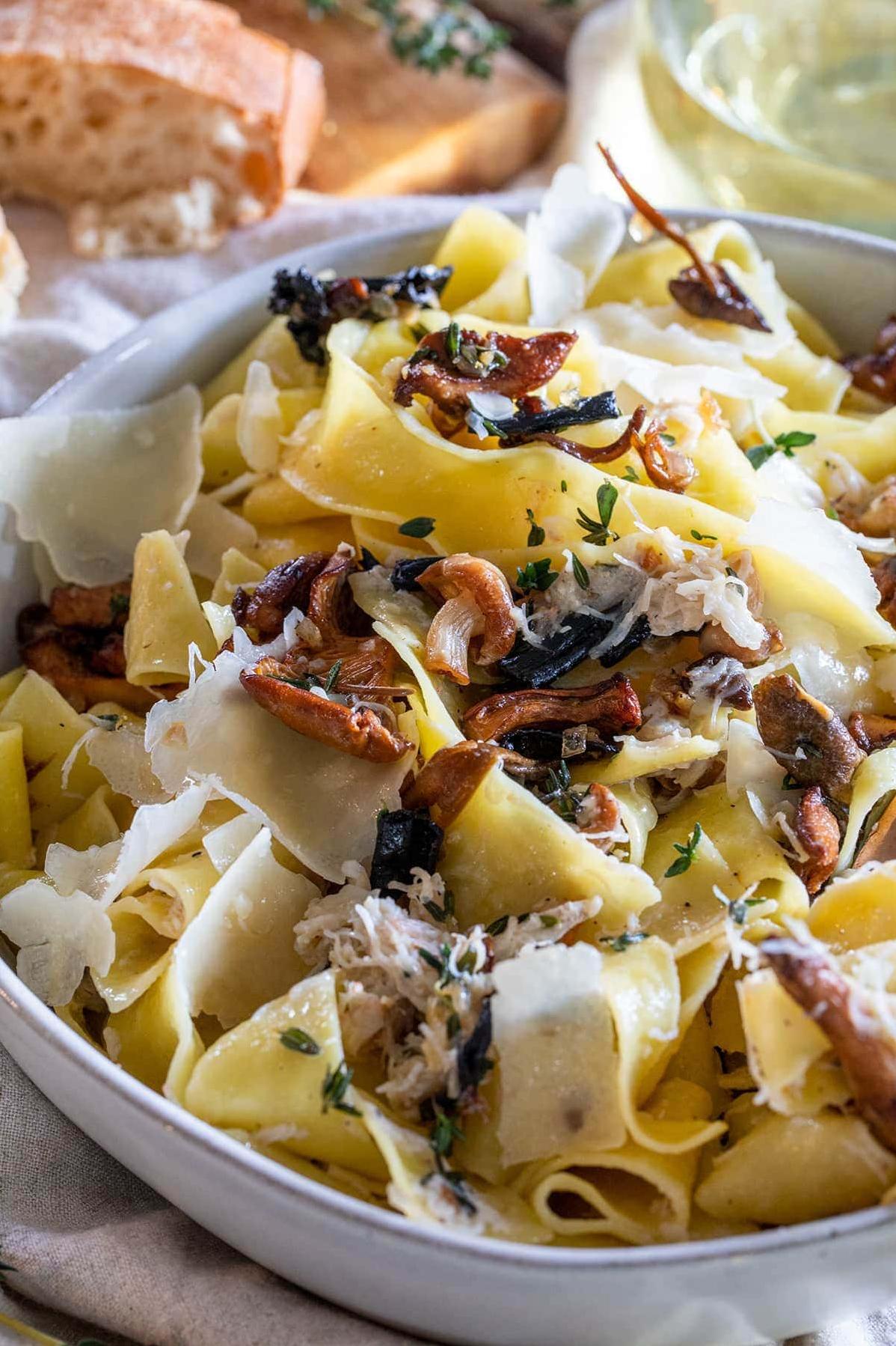  A mouthwatering medley of crabmeat, mushrooms, and wine sauce.