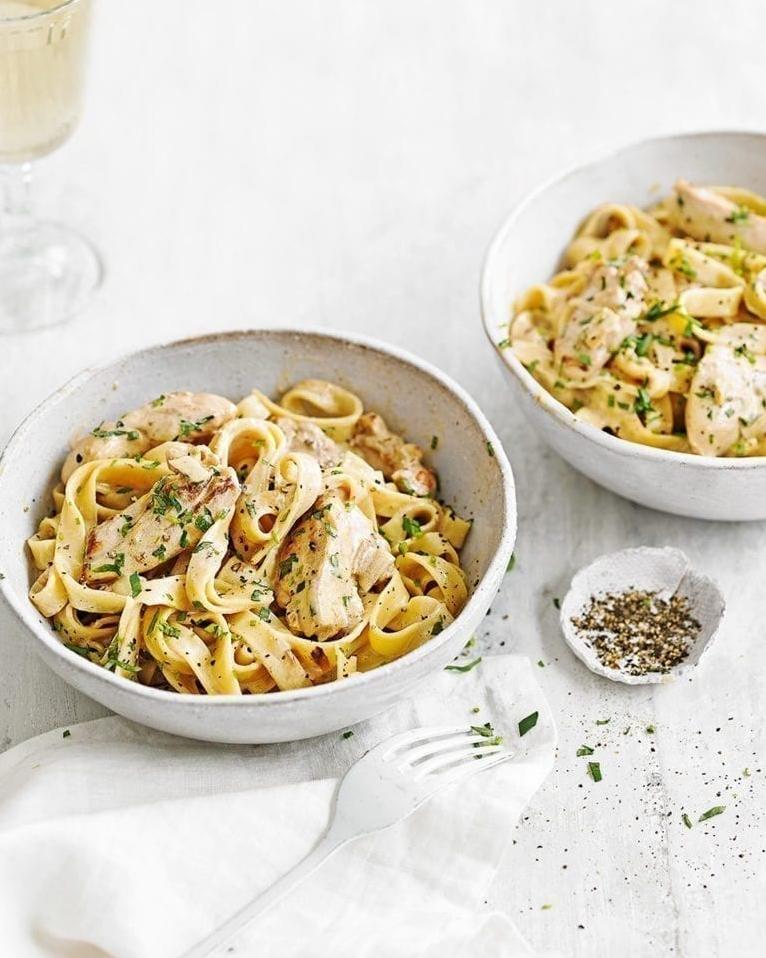  A simple yet elegant dish, this chicken with white wine sauce and tagliatelle is perfect for a romantic night in.