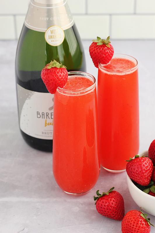  A toast to summer with this refreshing Strawberry Champagne Punch!
