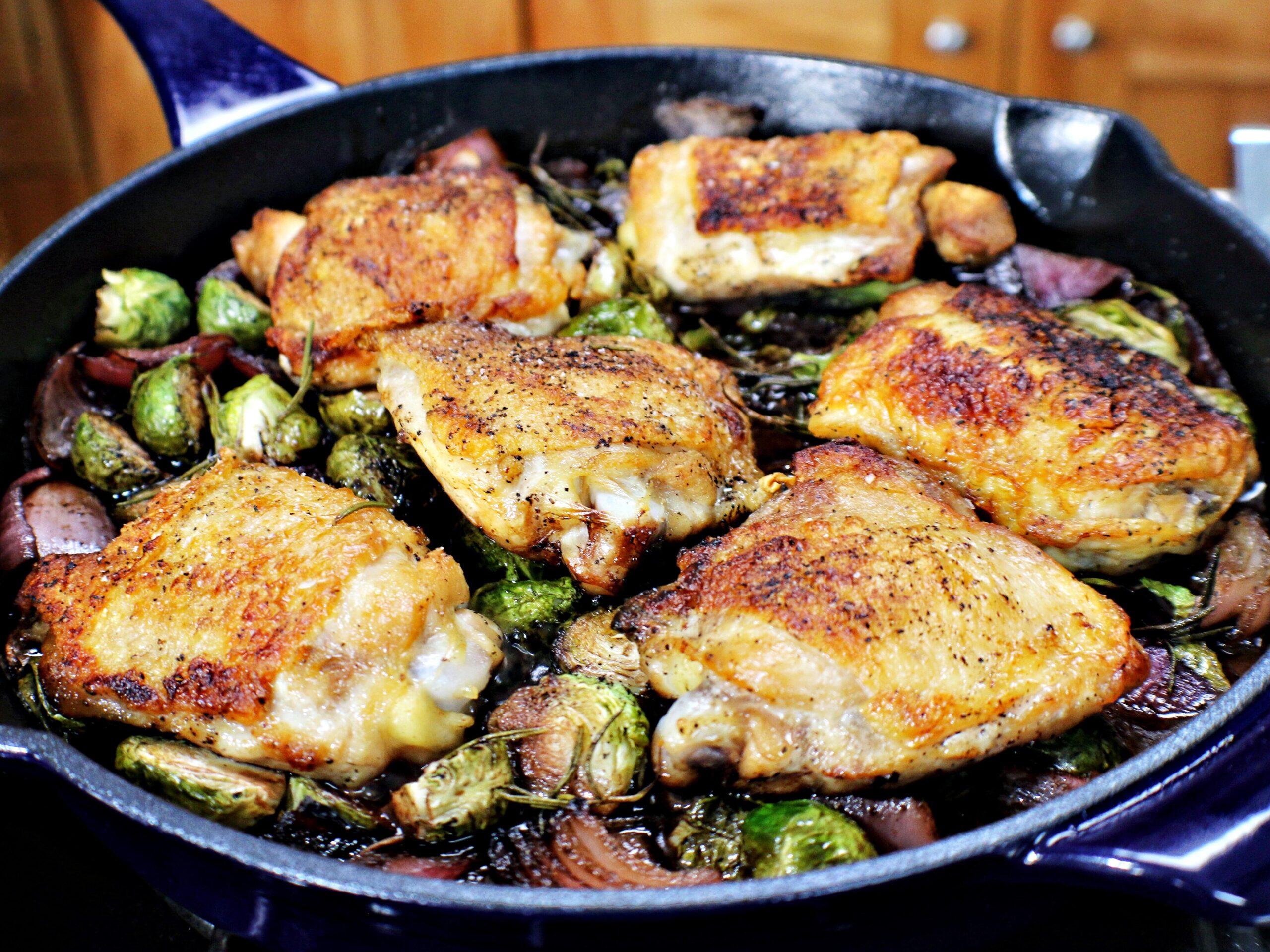  Aromatic herbs and spices create a wonderful Mediterranean aroma in this skillet