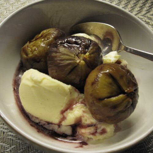 Baked Figs in Brandy and Wine Syrup