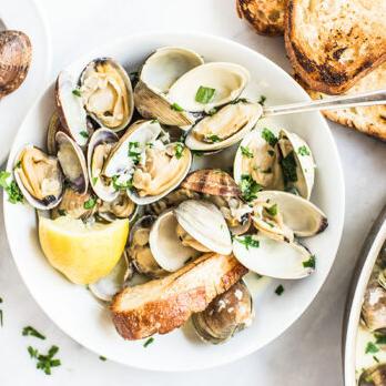  Briny, tender clams, rich and salty ham, and aromatic herbs make for a flavor explosion.