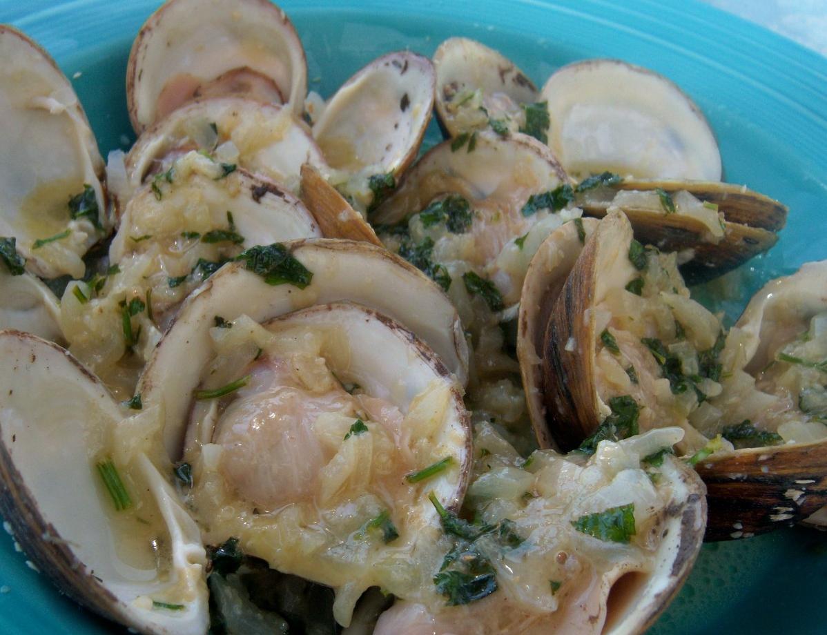  Bubbles and Clams: the perfect pair!