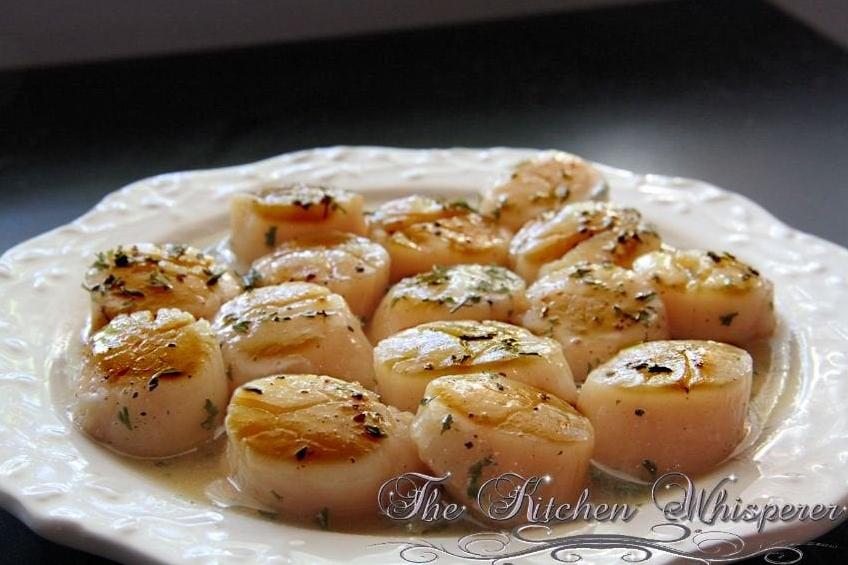 Caramelized Scallops With White Wine