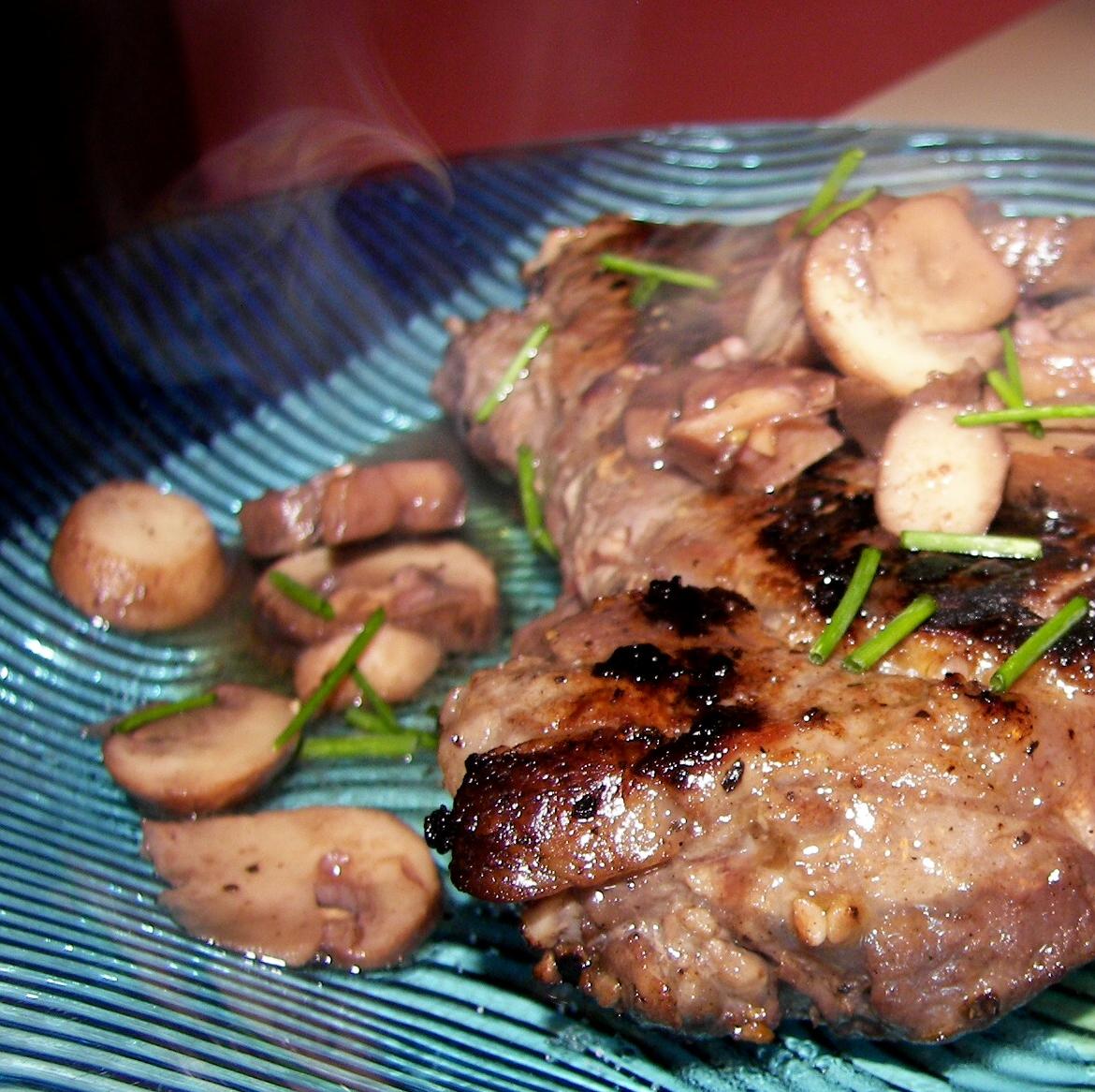  Celebrate the weekend with this delightful recipe of red wine steak and mushrooms.