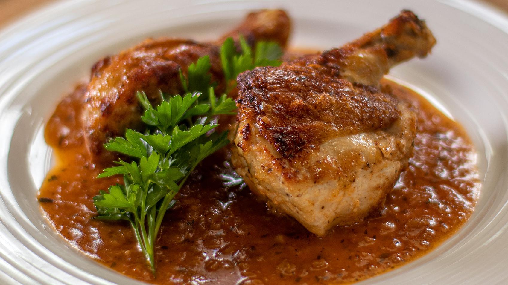  Chicken in red wine vinegar: a simple recipe that packs a flavorful punch.