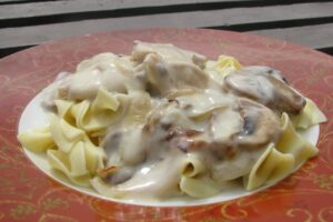 Chicken With White Wine and Mushroom Reduction