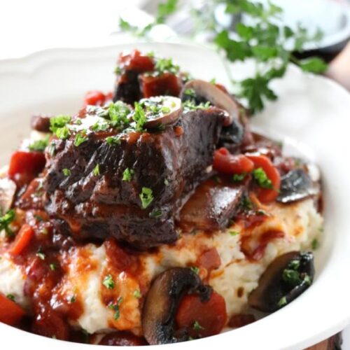 Delicious Braised Short Ribs With Red Wine Gravy and Vegetables