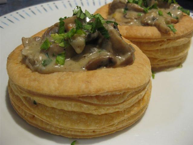  Delight in the indulgent aroma of rich and creamy mushrooms