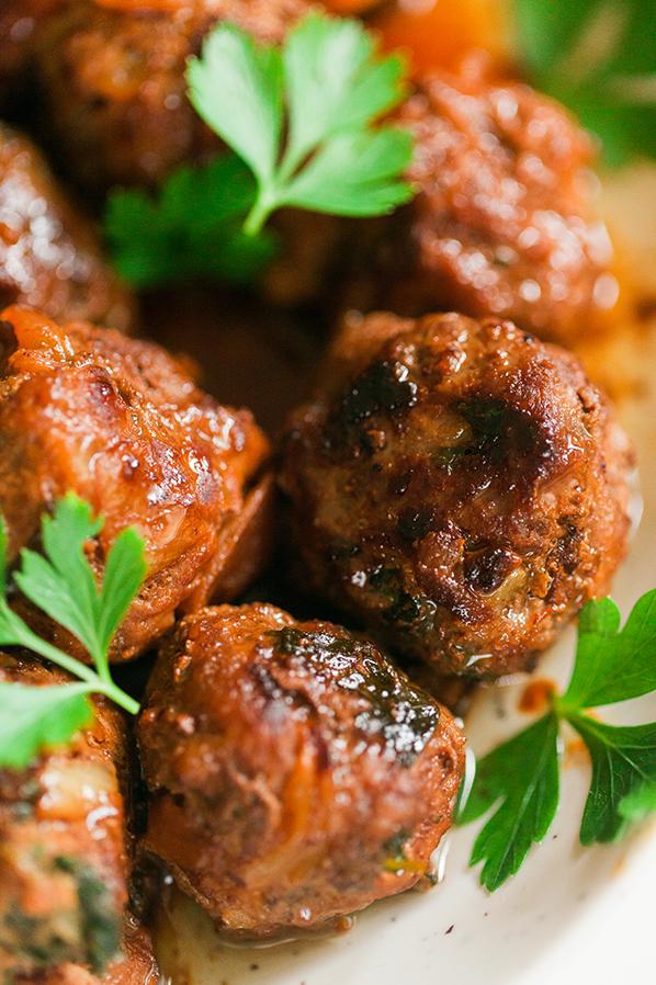  Dive into meatball heaven with this Greek classic!
