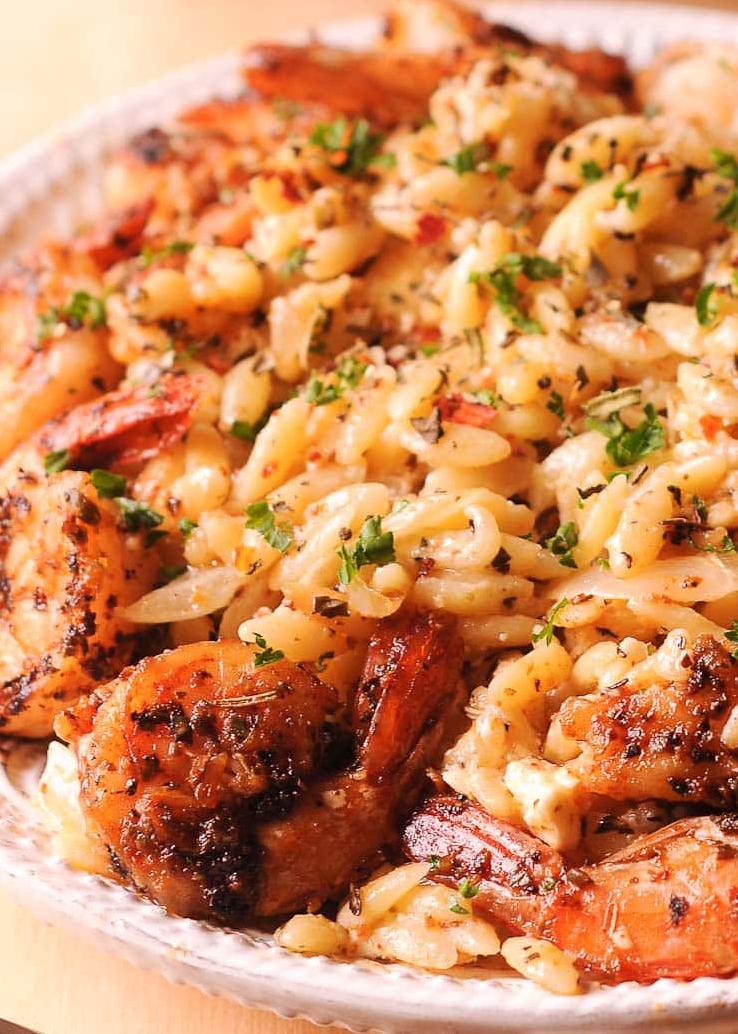  Dive into this delicious and hearty orzo pasta dish!