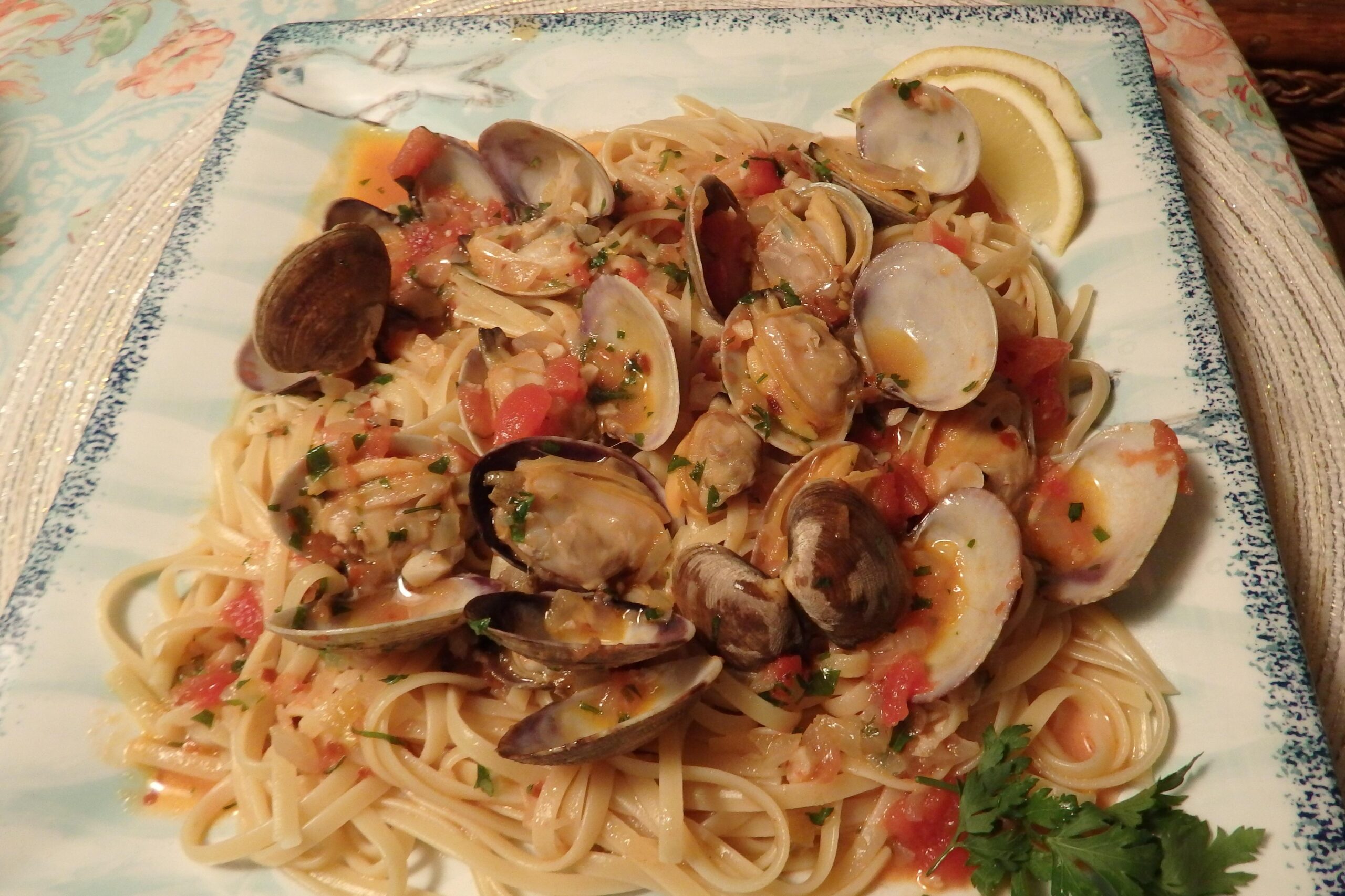  Dive into this delicious and savory Clam Pasta with Garlic & White Wine that will transport your taste buds to the seaside.