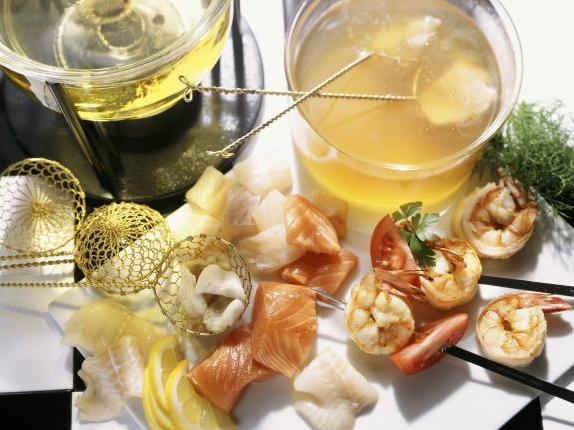  Dive into this delicious shrimp fondue with white wine