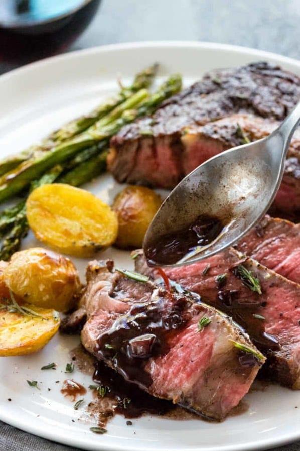 Elevate your steak game with the bold flavors of red wine.
