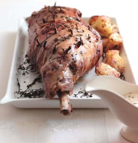 Enjoy the delicious aroma of lamb cooked to perfection with anchovy and wine sauce.