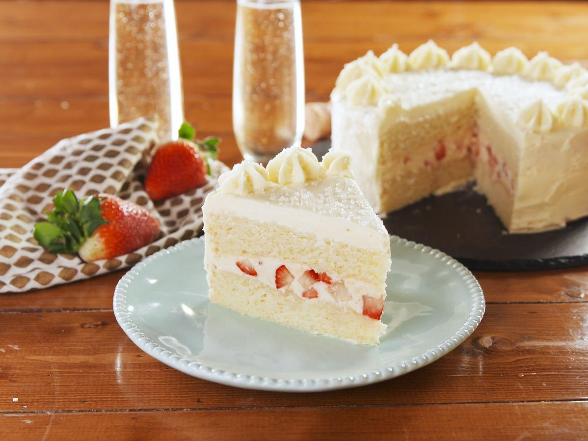  Experience the effervescence of Champagne in a moist and fluffy cake.