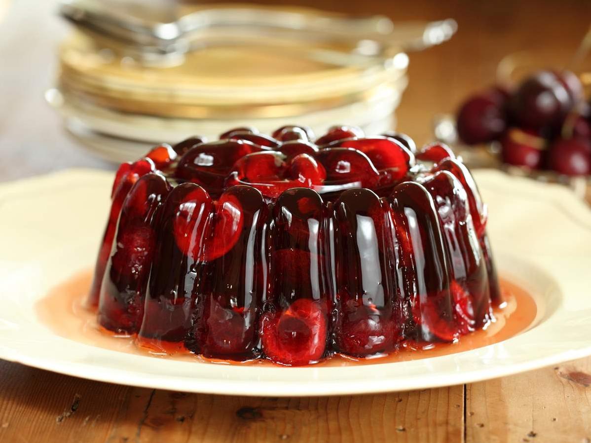  Feeling fancy? Add some Champagne jelly to your next party menu.