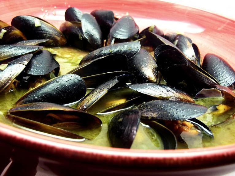  Fresh mussels, ready to be cooked to perfection with white wine and butter.
