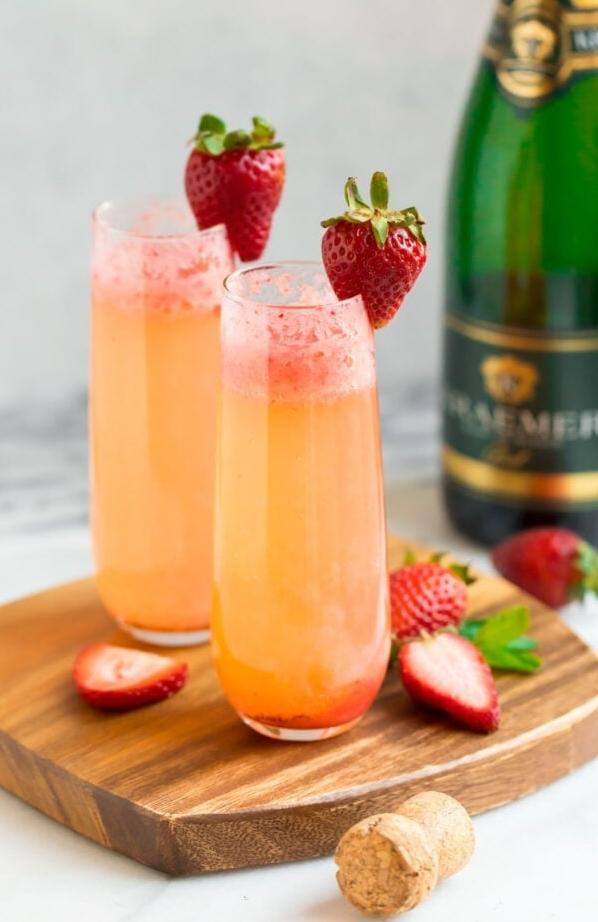 Fresh Strawberry-Champagne Drink