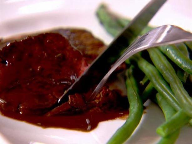 Get ready for a flavor explosion with this roasted beef tenderloin drizzled with a rich wine sauce.