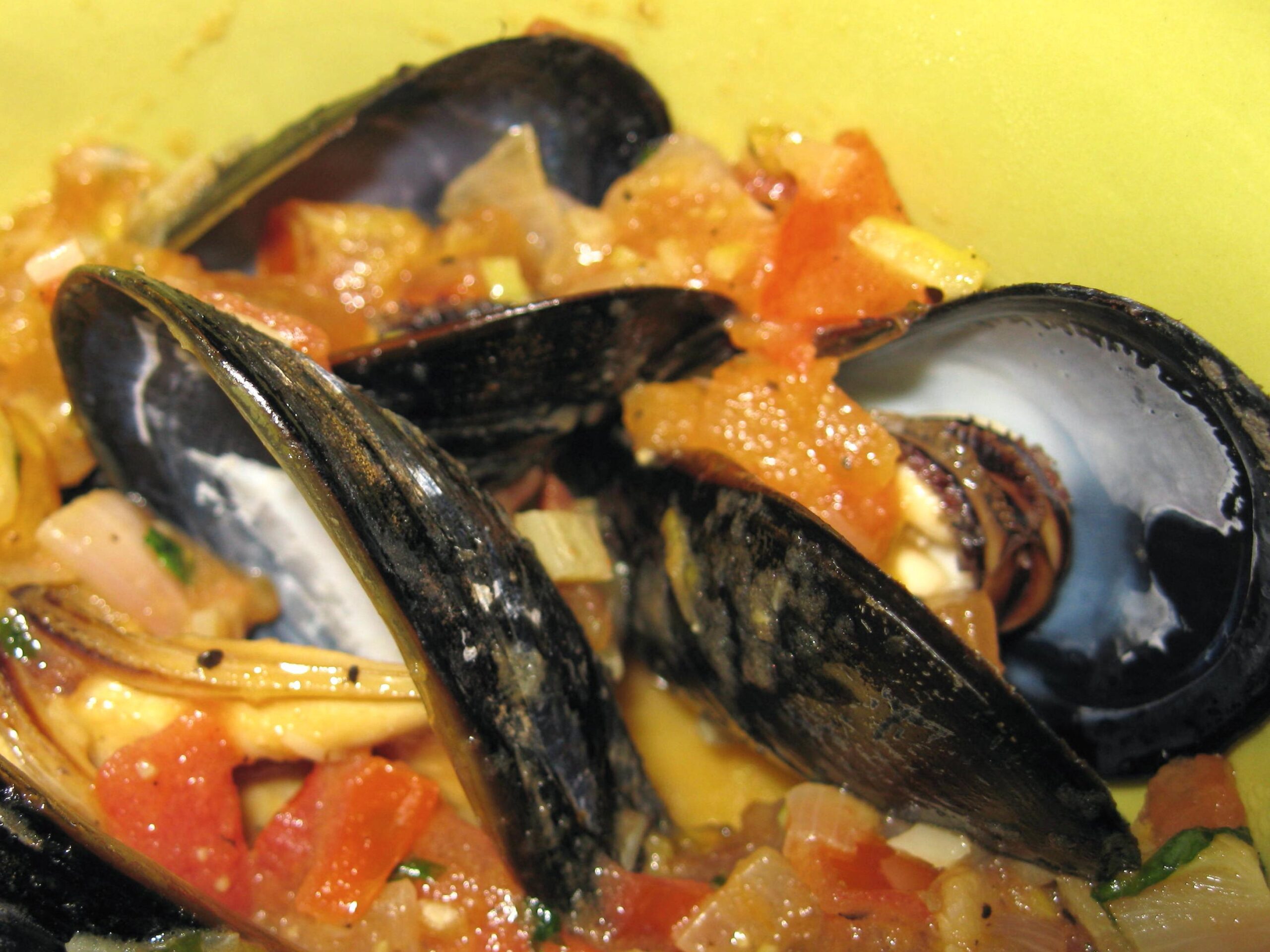  Get ready to impress your taste buds with this exquisite Mussels in Tomato-Basil Wine Sauce!