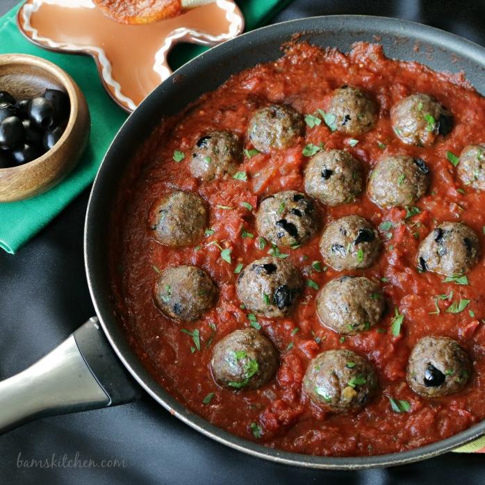  Get ready to indulge in rich tomato sauce, juicy meatballs, and a hint of wine.