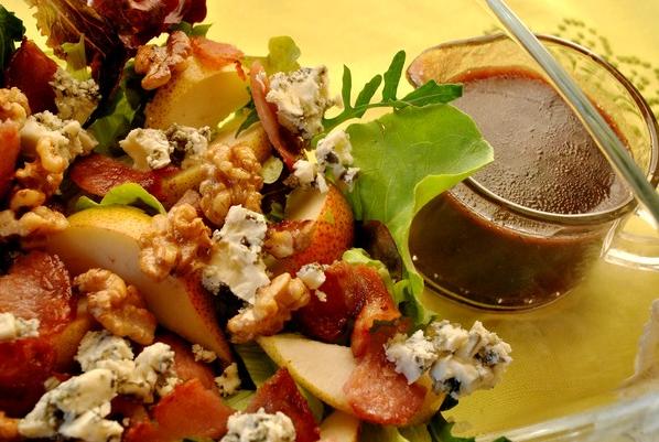 Gorgonzola Pear Salad With Merlot Shallot Dressing