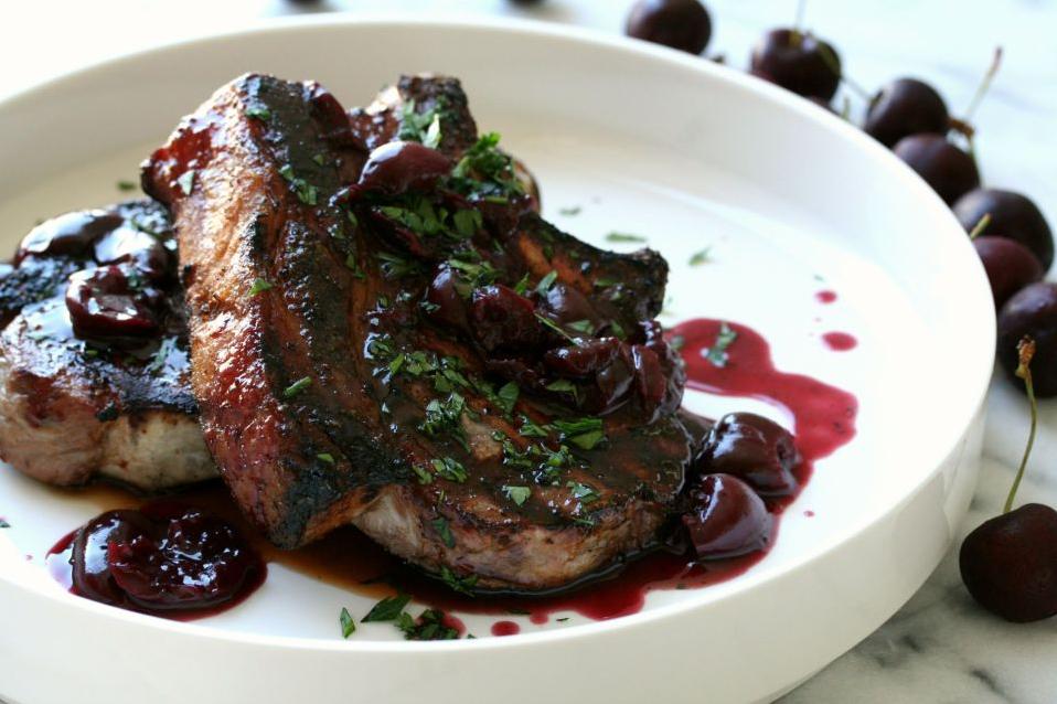  Impress your dinner guests with a stunning presentation, drizzle the cherry red wine sauce over your favorite dessert.