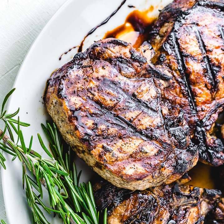  Impress your dinner guests with these tasty and tender pork chops.