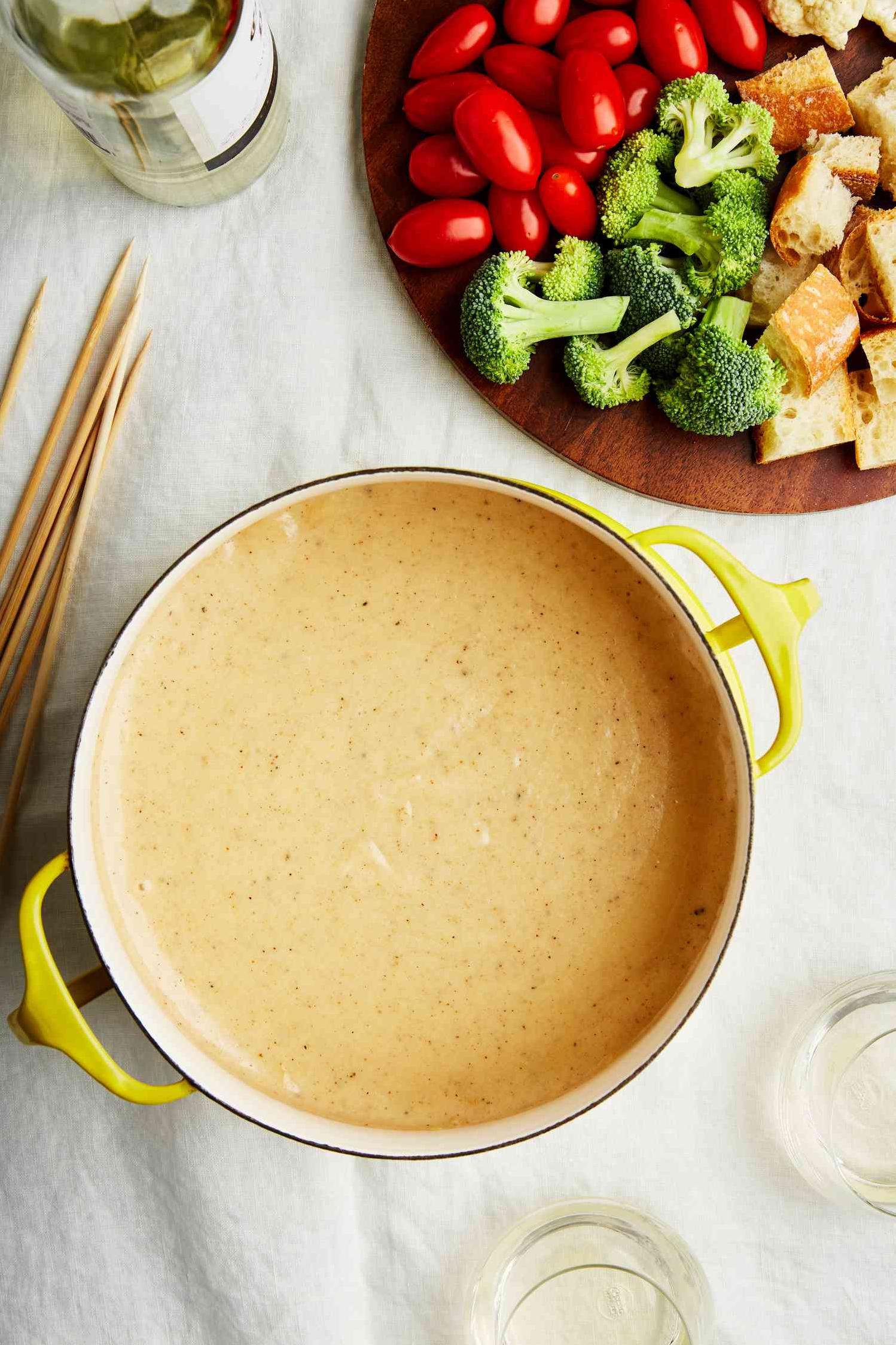  Impress your guests with a gourmet fondue experience
