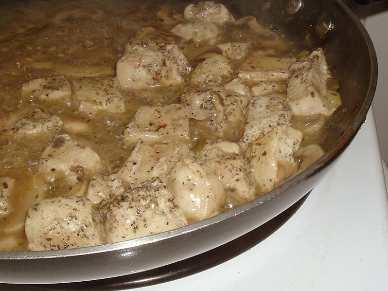  Impress your guests with the succulent chicken bathed in a velvety sauce.
