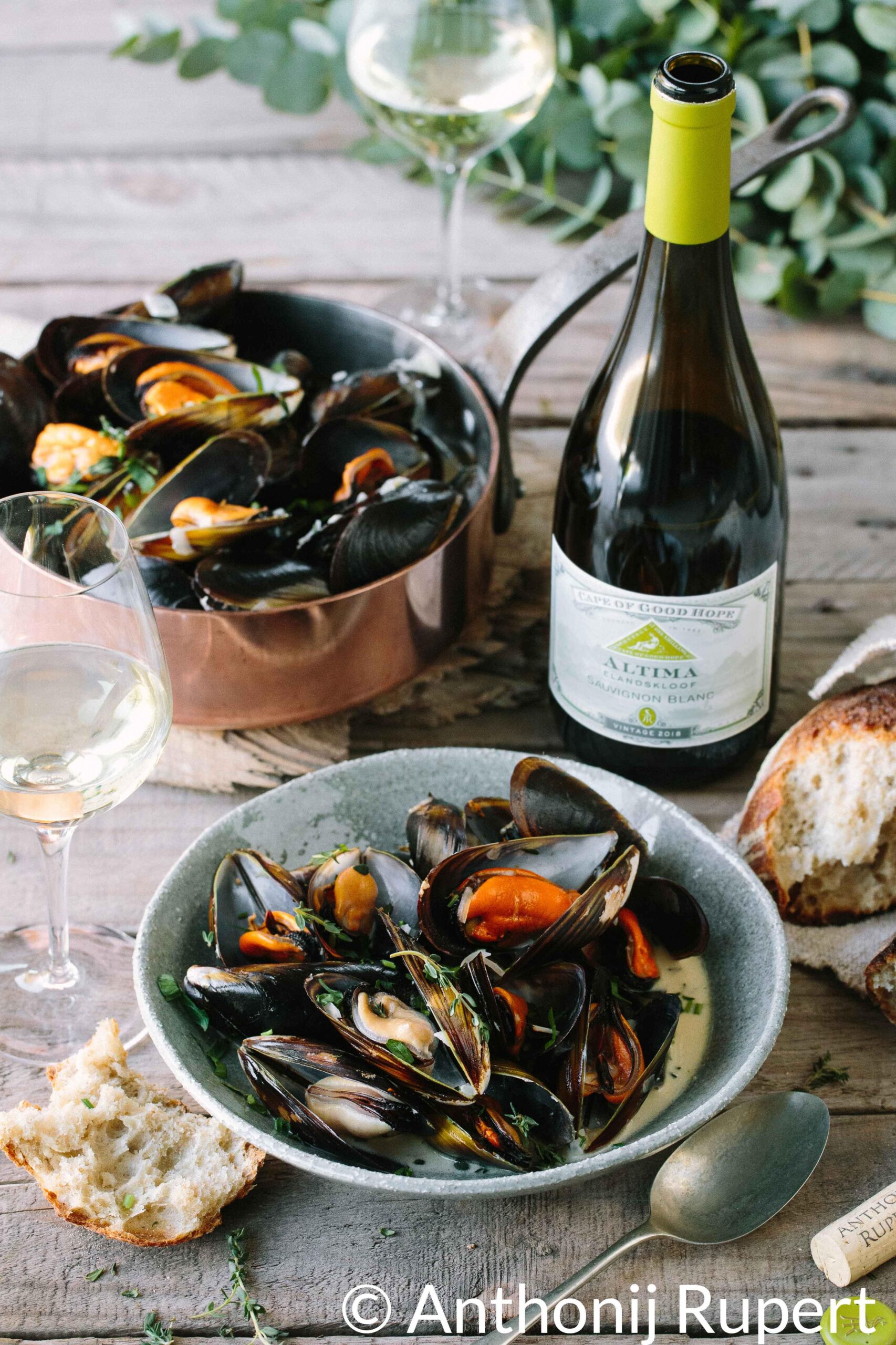  Impress your guests with these Bay Mussels in White Wine that are super easy to make but look and taste restaurant-worthy.