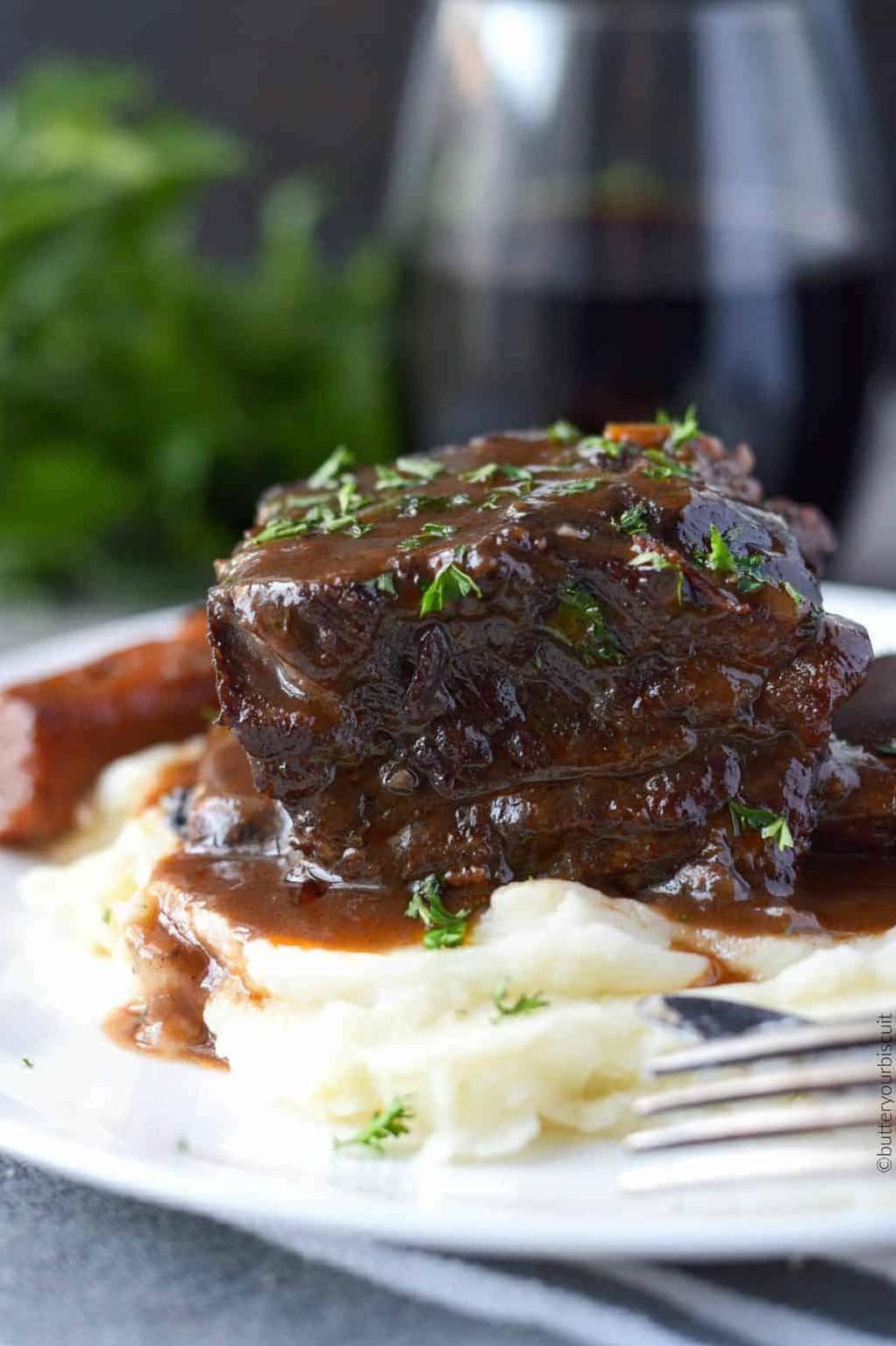  Impress your guests with these mouthwatering beef ribs braised in red wine