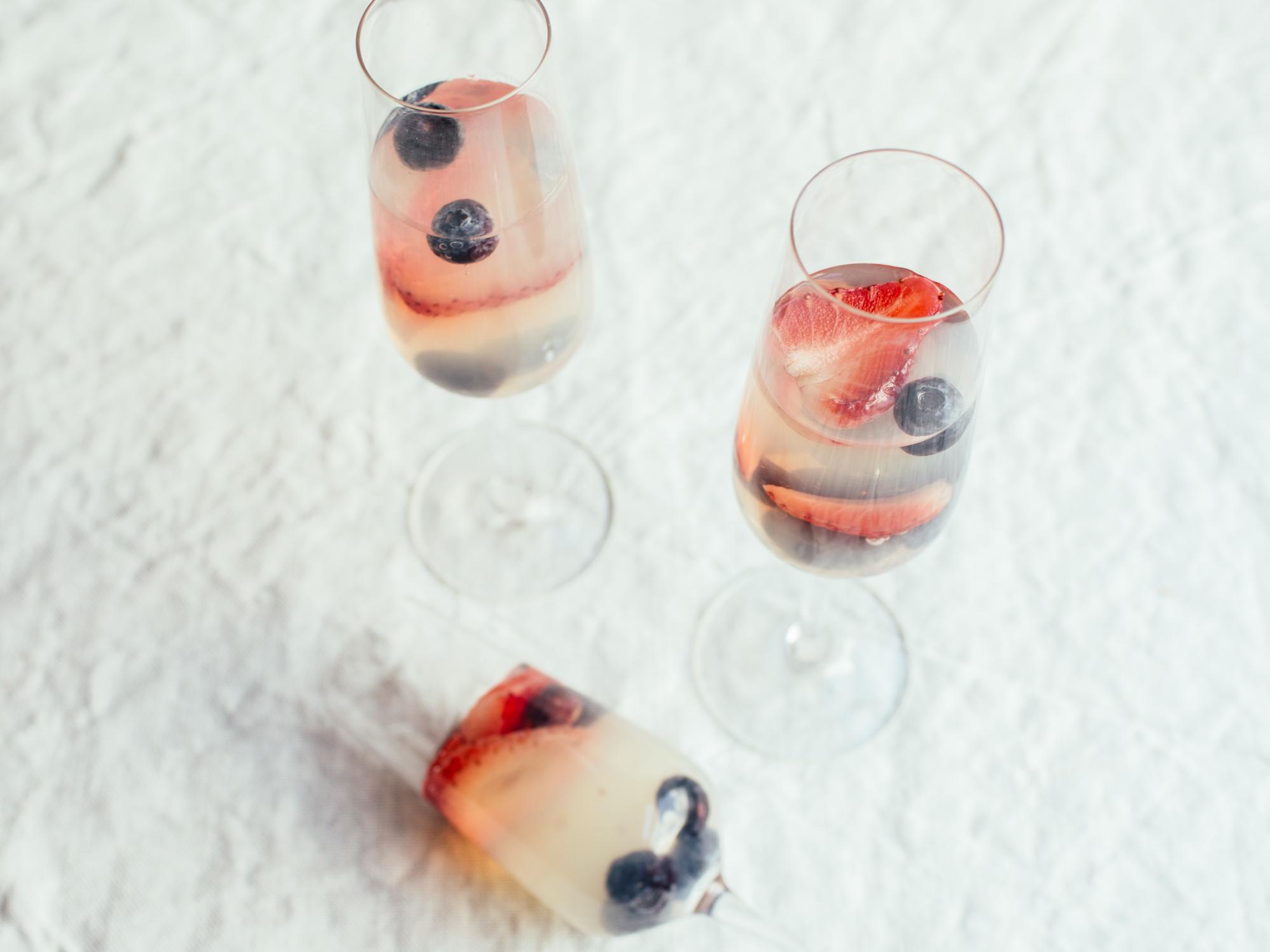  Juicy berries suspended in a crystal clear jelly - a feast for the eyes as well as the taste buds.