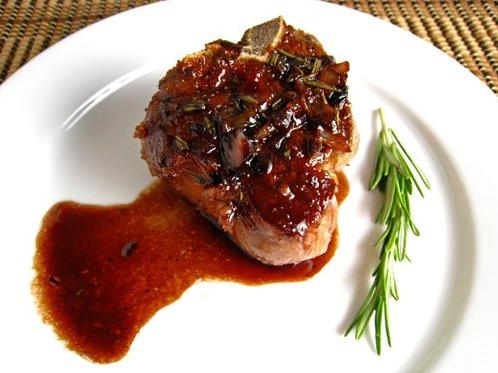 Lamb Chops With a Pomegranate and Red Wine Sauce
