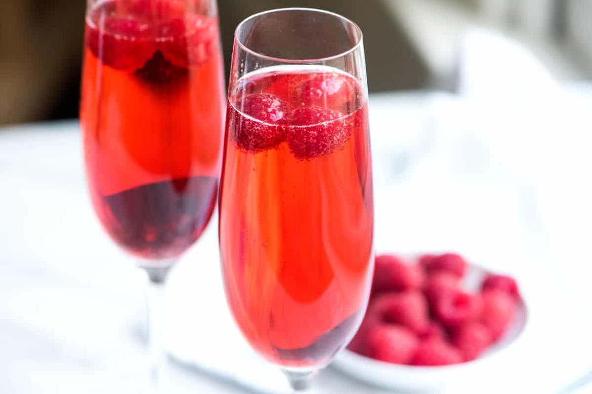  Looking for a festive drink for a special occasion? This Cassis Champagne Cocktail is perfect!