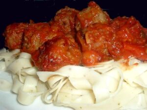 Meatballs in Tomato-Wine Sauce