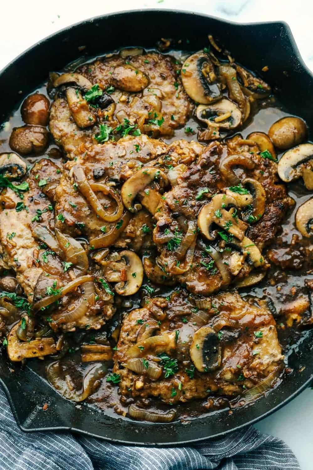 Minute Steak With Wine, Mushrooms and Onion