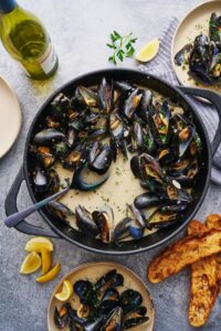 Mussels in Garlic Sauce With White Wine