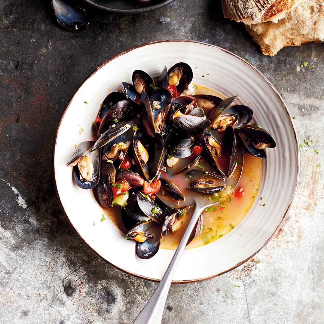  Mussels in white wine - the ultimate indulgence for seafood lovers!