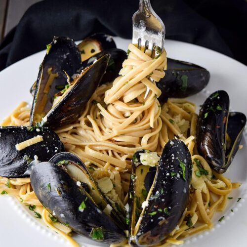 Mussels With White Wine and Pasta