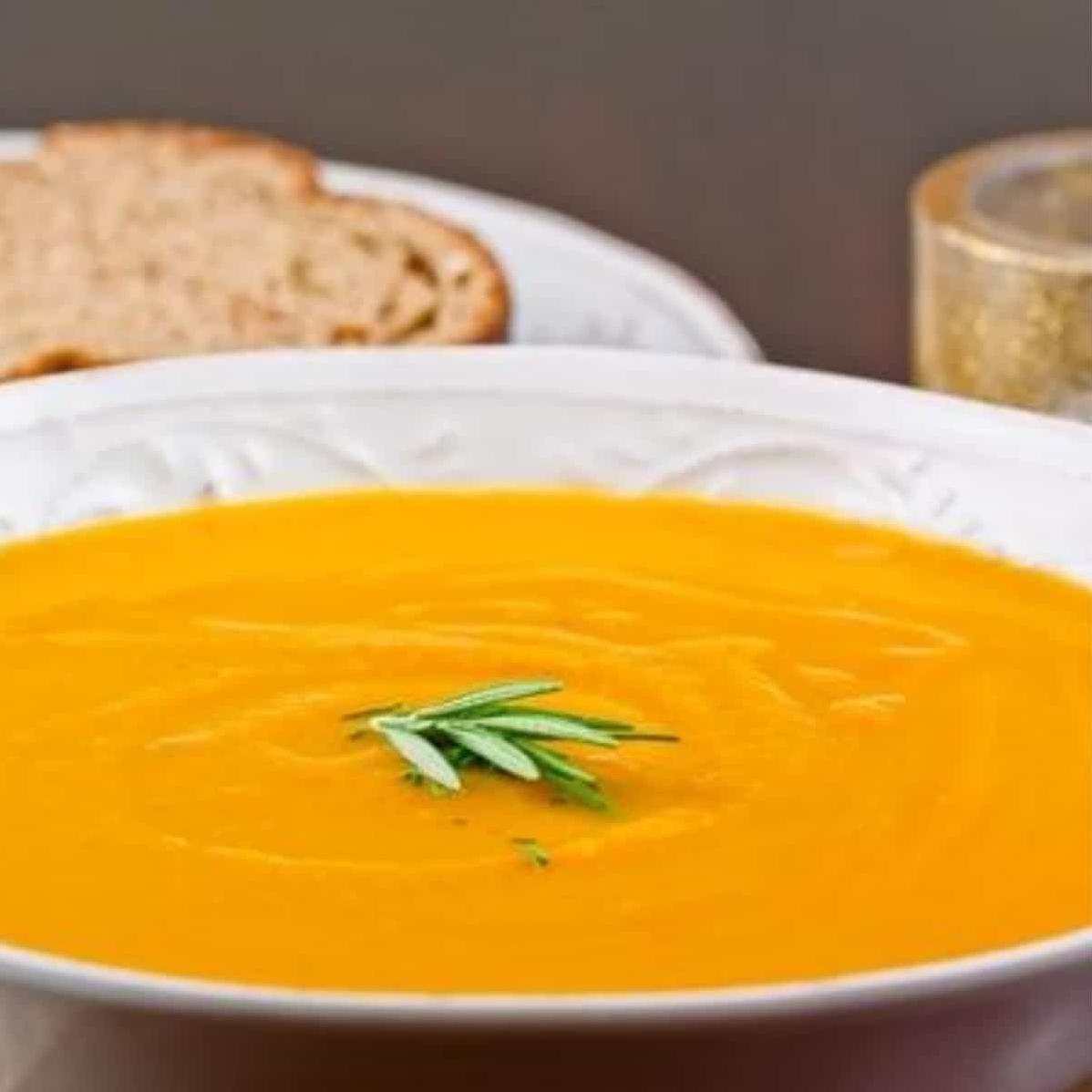  Perfect for Fall: Creamy pumpkin soup with a hint of honey and wine