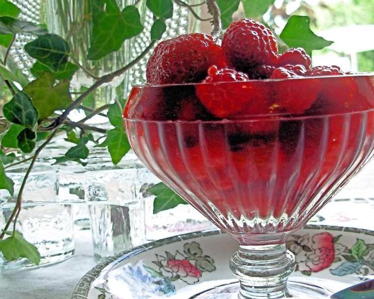  Pretty in pink! Strawberries and raspberries swimming in a pool of rosé wine.