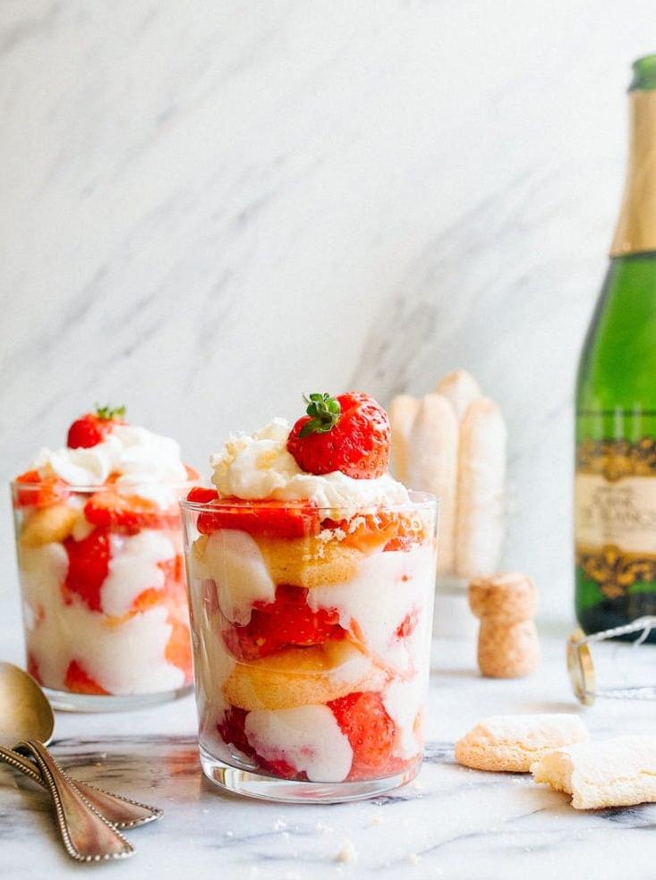  Raise a glass to this sparkling strawberry sauce! 🍓🥂