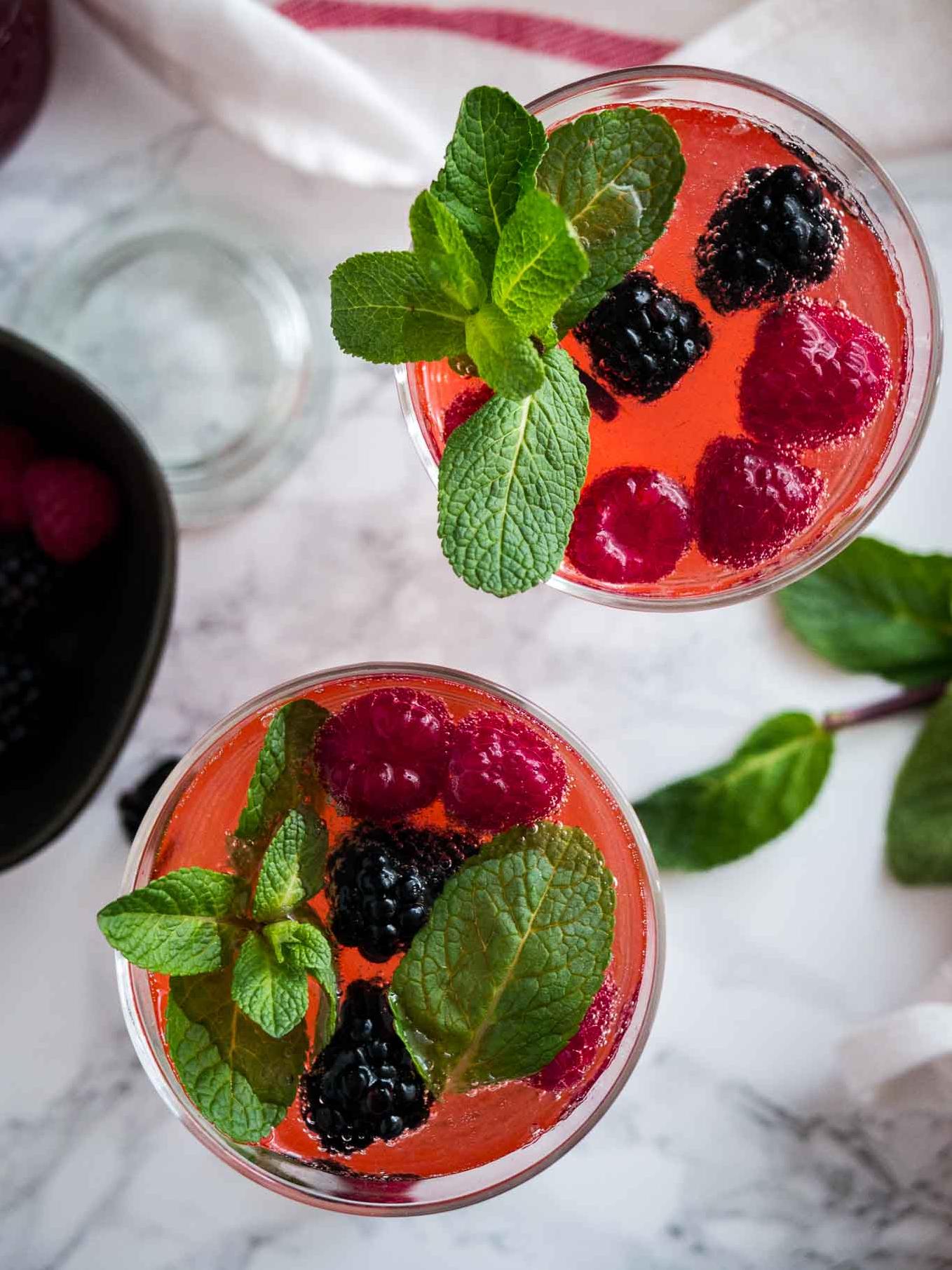  Raise your glasses and cheers to a bubbly, berry-ful drink!